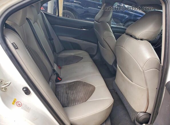 4T1B11HK2JU085785 2018 TOYOTA CAMRY White Rear interior view