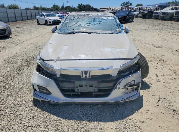 1HGCV1F40KA028362 2019 HONDA ACCORD White უკანა ხედი