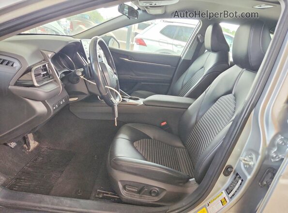 4T1G11AK1MU478357 2021 TOYOTA CAMRY Silver წინა პანელის ხედი
