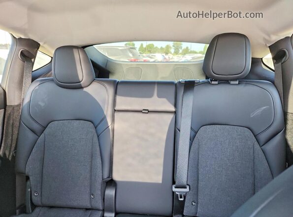 7SAYGDED3TA590105 2026 TESLA MODEL Угольный Вид задней части салона