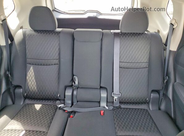 KNMAT2MT1HP559166 2017 NISSAN ROGUE Silver Սալոնի հետևի տեսք