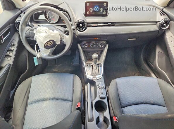 3MYDLBYV4JY305546 2018 TOYOTA YARIS Gray ხელსაწყოთა პანელის ხედი