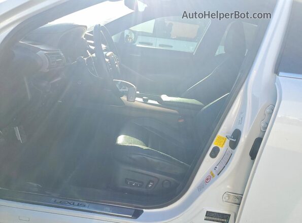 JTHBA1D20J5081320 2018 LEXUS IS White Вид панелі приладів