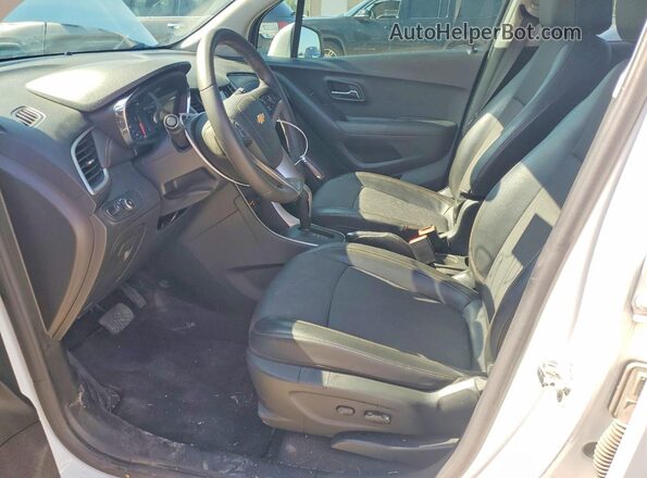 KL7CJLSB2HB238911 2017 CHEVROLET TRAX Белый Вид панели приборов