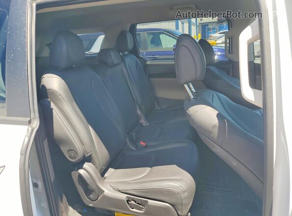 KNDNB5KA0T6137704 2026 KIA CARNIVAL White Widok wnętrza z tyłu