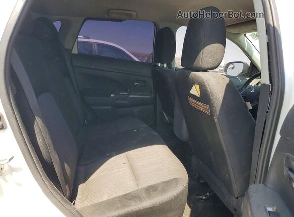 JA4AP3AUXJZ001960 2018 MITSUBISHI OUTLANDER White Սալոնի հետևի տեսք