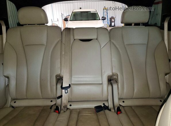 WA1VAAF72HD013845 2017 AUDI Q7 White Vista interior trasera