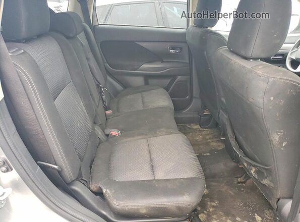 JA4AD2A35JJ004211 2018 MITSUBISHI OUTLANDER Silver Вид задньої частини салону