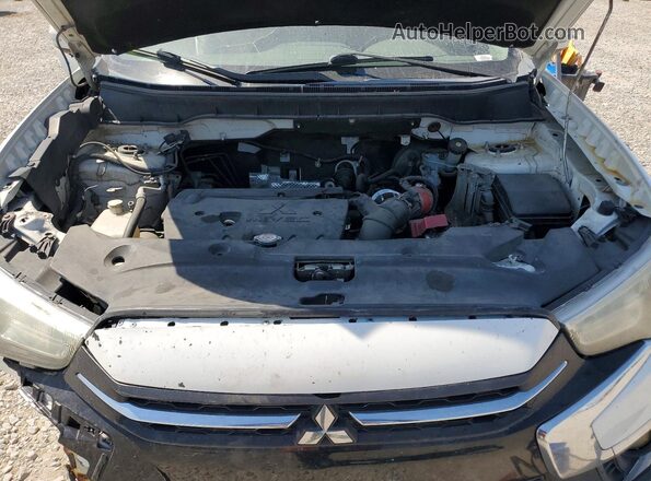 JA4AP3AUXJZ001960 2018 MITSUBISHI OUTLANDER White Շարժիչի բաժամունքի տեսք