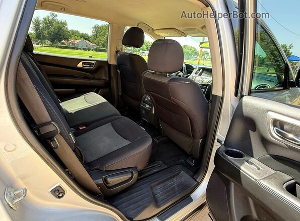 5N1DR2MN8JC624231 2018 NISSAN PATHFINDER Silver Vista interior delantera