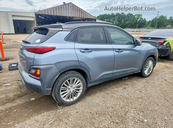 KM8K2CAA0JU143788 2018 HYUNDAI KONA Серебряный Передняя правая четверть