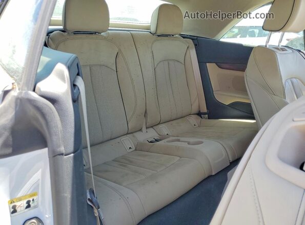 WAUWAGF58MN003611 2021 AUDI A5 White Widok wnętrza z tyłu
