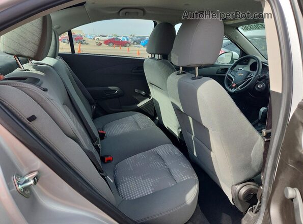 1G1JB5SG1H4146877 2017 CHEVROLET SONIC Silver Vista de los asientos traseros