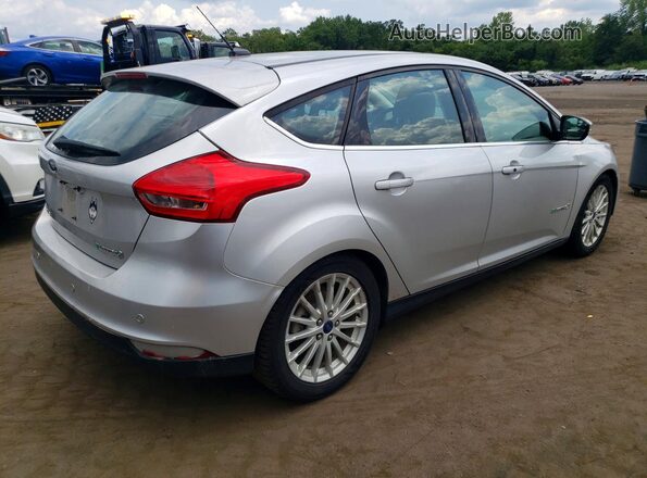 1FADP3R45HL261807 2017 FORD FOCUS Серебряный Передняя правая четверть