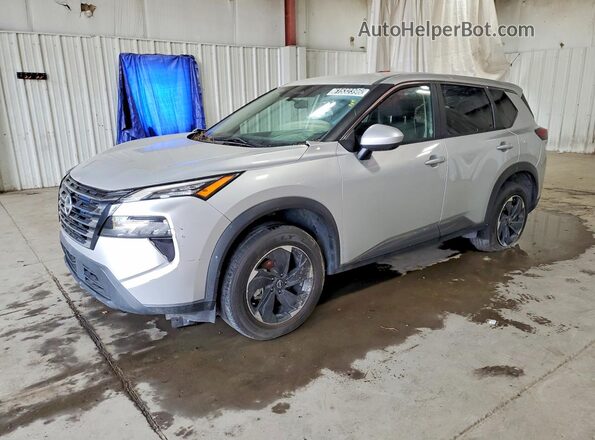 5N1BT3BB2RC692026 2024 NISSAN ROGUE Серебряный Задняя левая четверть