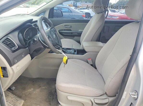 KNDMA5C18H6261174 2017 KIA SEDONA Silver წინა პანელის ხედი