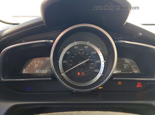 3MYDLBYV2HY187037 2017 TOYOTA YARIS Red Հետևի նստատեղերի տեսք