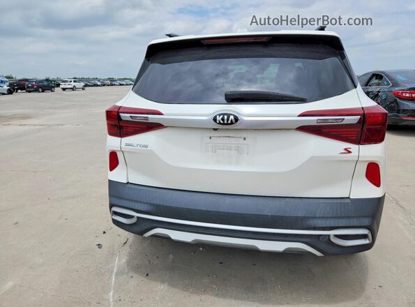 KNDEUCAA1M7043259 2021 KIA SELTOS Белый Вид салона спереди