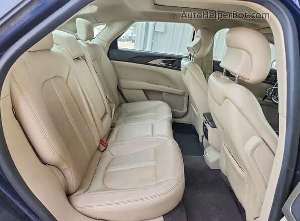 3LN6L5F96HR639463 2017 LINCOLN MKZ Blue Widok wnętrza z tyłu