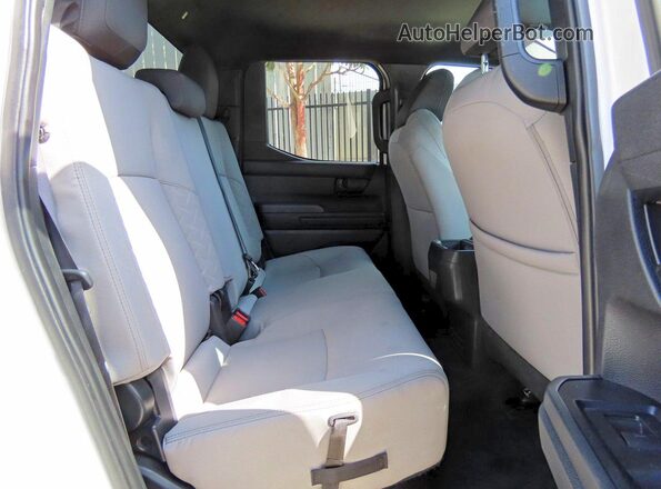 3TMLB5JN2RM006889 2024 TOYOTA TACOMA White წინა სალონის ხედი