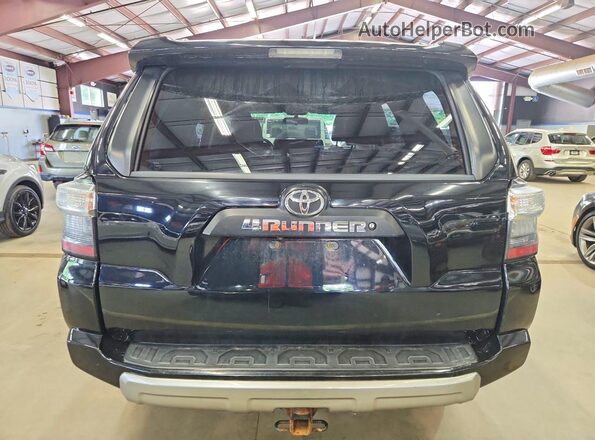 JTEBU5JRXG5372056 2016 TOYOTA 4RUNNER Черный Вид салона спереди