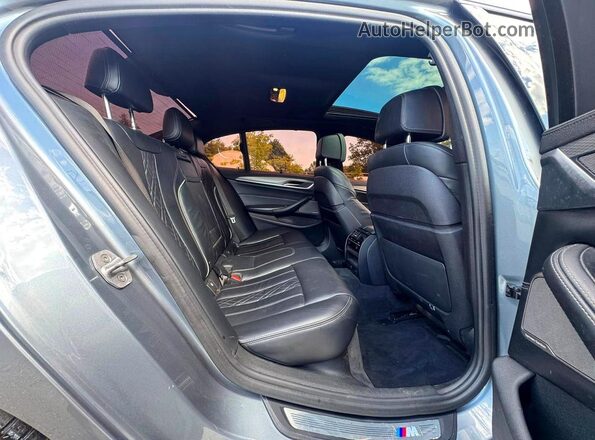 WBAJE7C50JG891256 2018 BMW 5 SERIES Charcoal Vista interior delantera