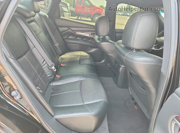 JN1BY1AR8HM770135 2017 INFINITI Q70 Black Вид задньої частини салону