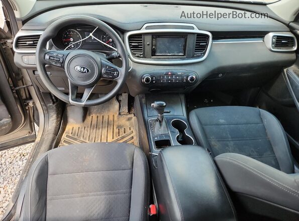 5XYPG4A32HG209126 2017 KIA SORENTO Silver Dashboard view