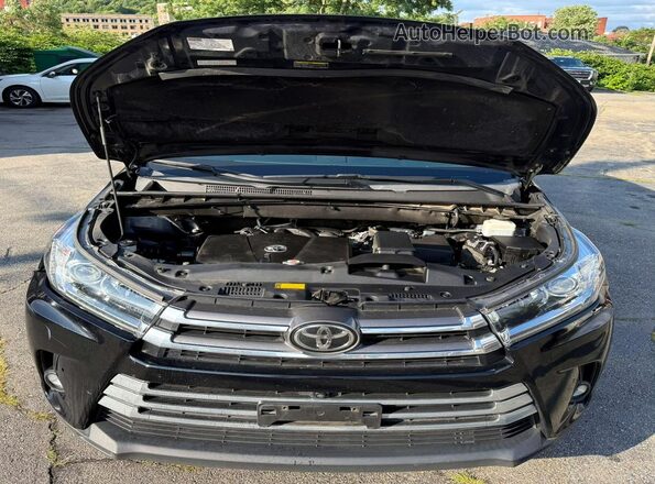 5TDDZRFH7KS983445 2019 TOYOTA HIGHLANDER Black Rear interior view
