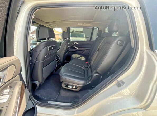 5UX23EM0XS9X97121 2025 BMW X7 White Вид щитка приладів