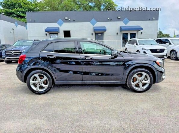 WDCTG4EB7JJ530353 2018 MERCEDES-BENZ GLA-CLASS Black Widok wnętrza 360 stopni