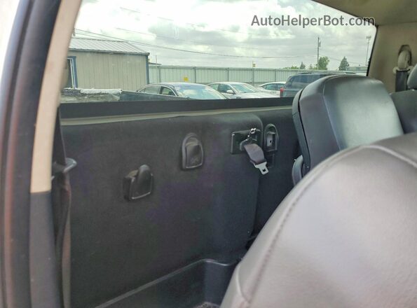 3C6JR6DG9HG760947 2017 RAM 1500 Белый Вид задней части салона