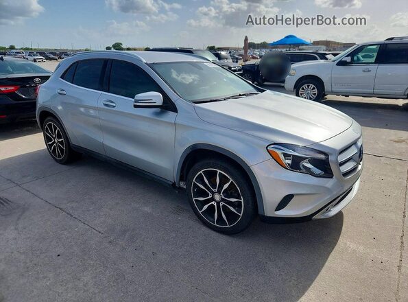 WDCTG4EB2HJ339305 2017 MERCEDES-BENZ GLA-CLASS Silver Front view