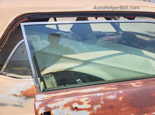 7F01T105449 1967 FORD MUSTANG Beige Rear seats view