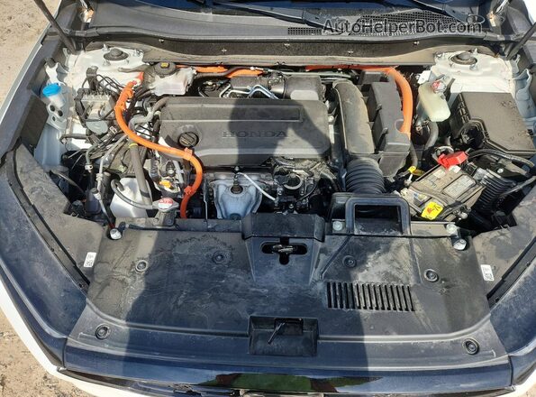 7FARS6H88SE012131 2025 HONDA CR-V White Engine compartment view