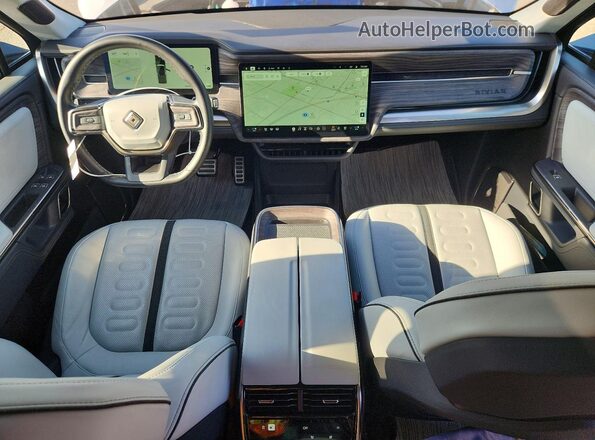 7FCTGAAA2NN011852 2022 RIVIAN R1T Серебряный Вид панели приборов
