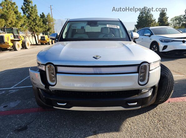 7FCTGAAA2NN011852 2022 RIVIAN R1T Серебряный Вид спереди
