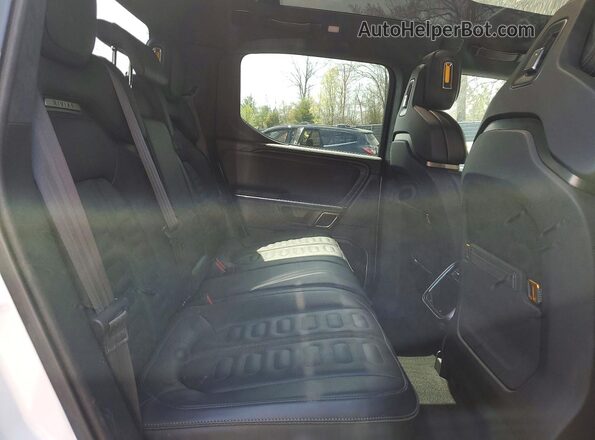 7FCTGAAA8PN022745 2023 RIVIAN R1T White Widok tylnych siedzeń
