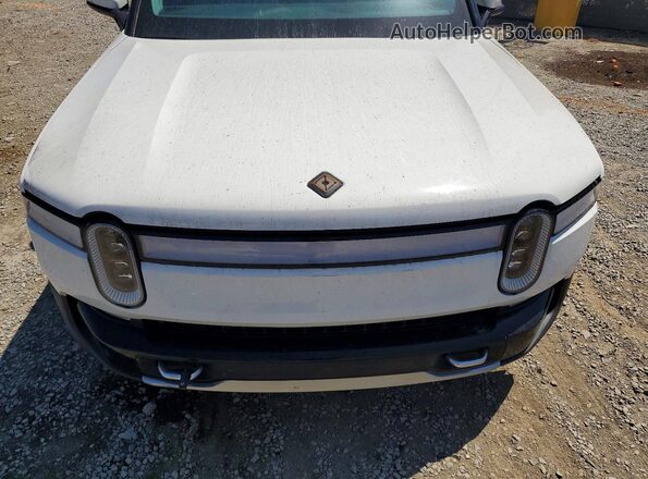 7FCTGAAAXNN015566 2022 RIVIAN R1T White უკანა სალონის ხედი