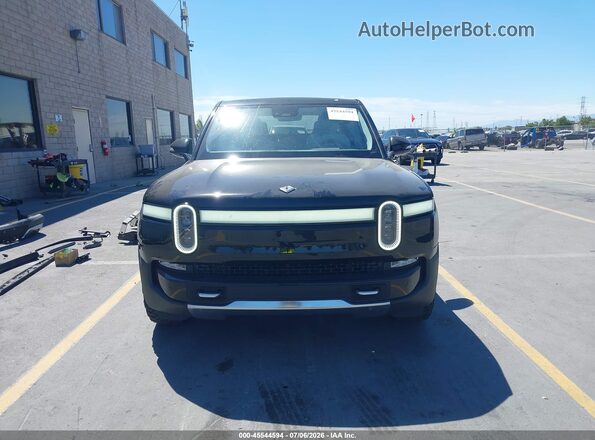 7FCTGAAAXPN020981 2023 RIVIAN R1T Black უკანა სალონის ხედი