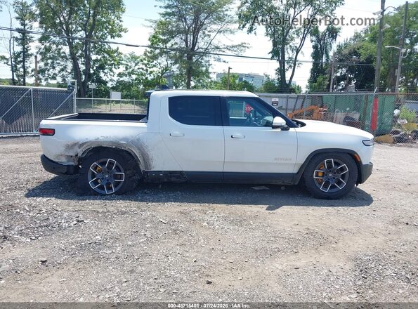 7FCTGAAAXPN022973 2023 RIVIAN R1T White უკანა სალონის ხედი