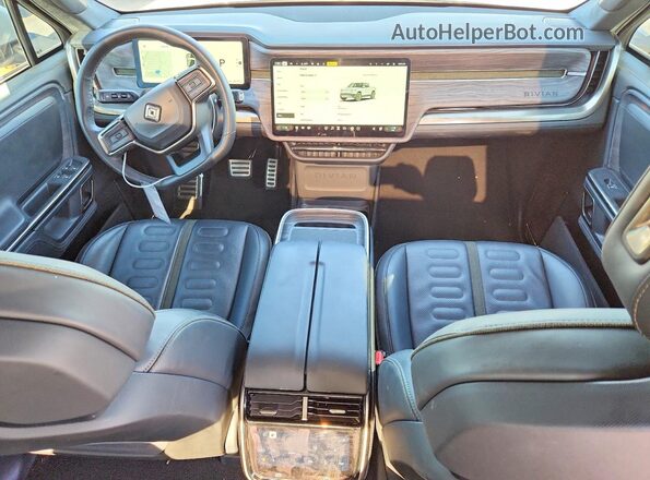 7FCTGAAL8NN006771 2022 RIVIAN R1T Silver Widok deski rozdzielczej