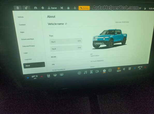7FCTGAAL9NN003619 2022 RIVIAN R1T Синий Вид щитка приборов