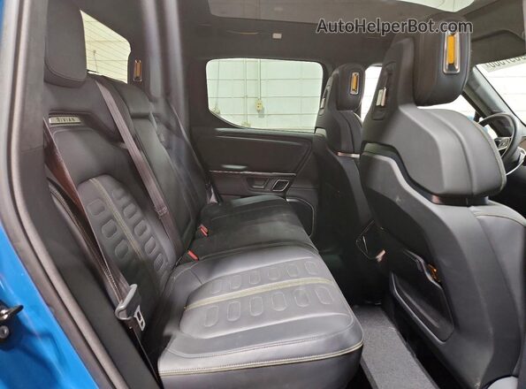 7FCTGAAL9NN003619 2022 RIVIAN R1T Синий Вид задних сидений