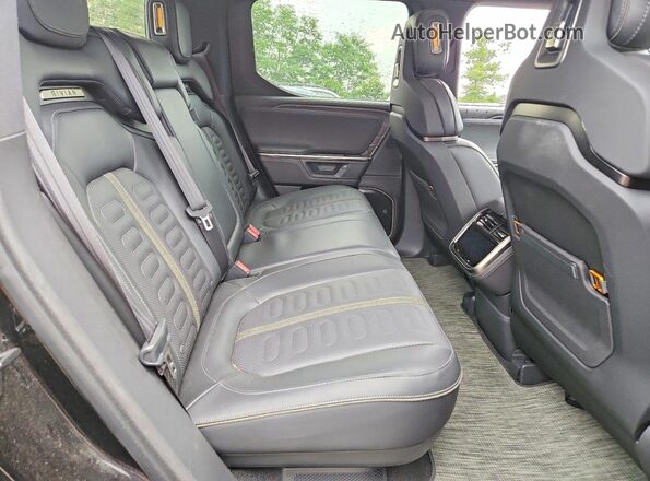 7FCTGBAAXSN035995 2025 RIVIAN R1T Black Vista de los asientos traseros