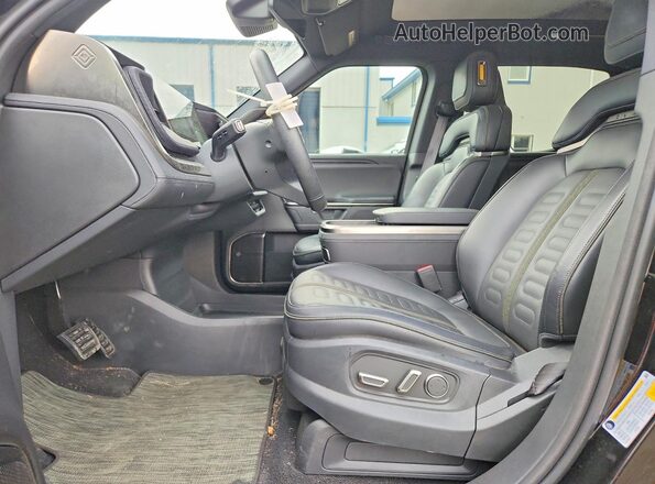 7FCTGBAAXSN035995 2025 RIVIAN R1T Black Vista interior delantera