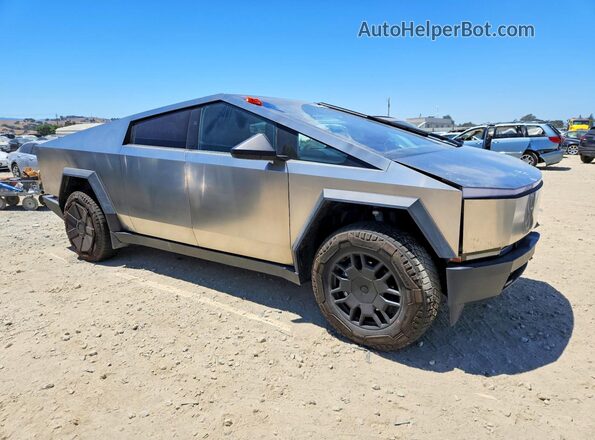 7G2CEHED1RA022557 2024 TESLA CYBERTRUCK Silver Front right