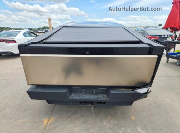 7G2CEHED1RA051069 2024 TESLA CYBERTRUCK Silver Rear view