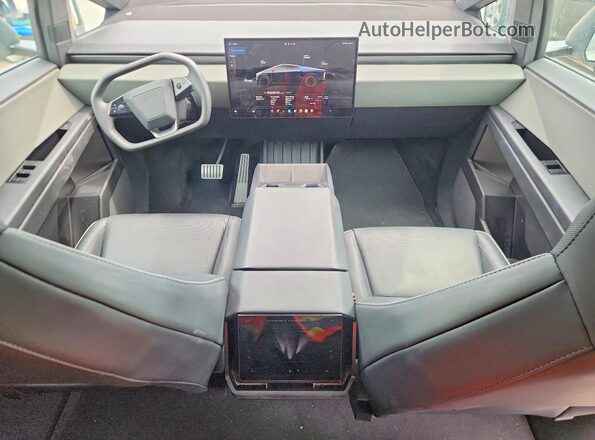 7G2CEHED1RA051069 2024 TESLA CYBERTRUCK Silver Dashboard view