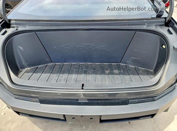 7G2CEHED1RA051069 2024 TESLA CYBERTRUCK Silver Rear interior view